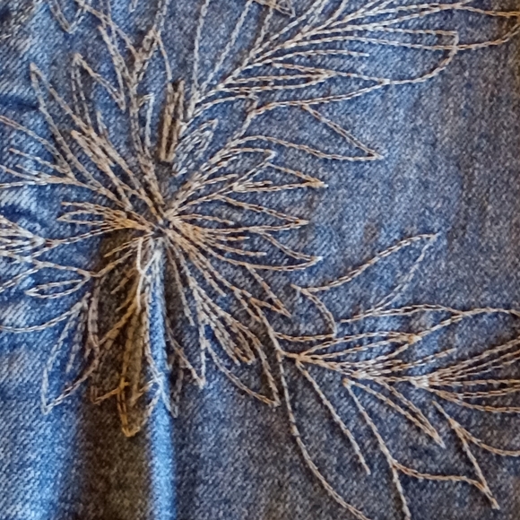 Lucky Brand Cropped Jeans - Picture 9 of 15